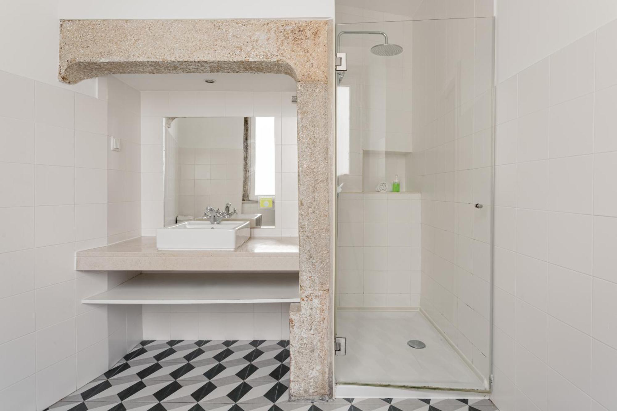 Joivy Inviting Flat Next To Carmo Convent Apartment Lisbon Exterior photo